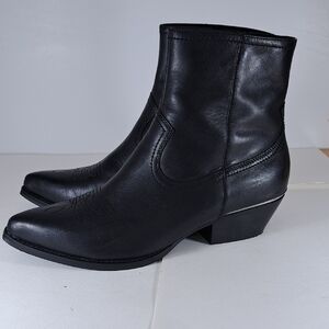 DKNY Black Leather Footwear